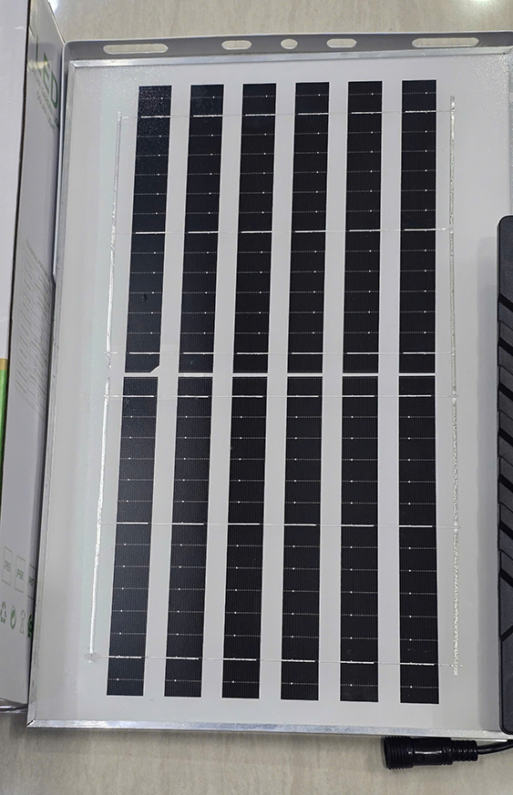 Đèn năng lượng mặt trời 200W Mni giá rẻ